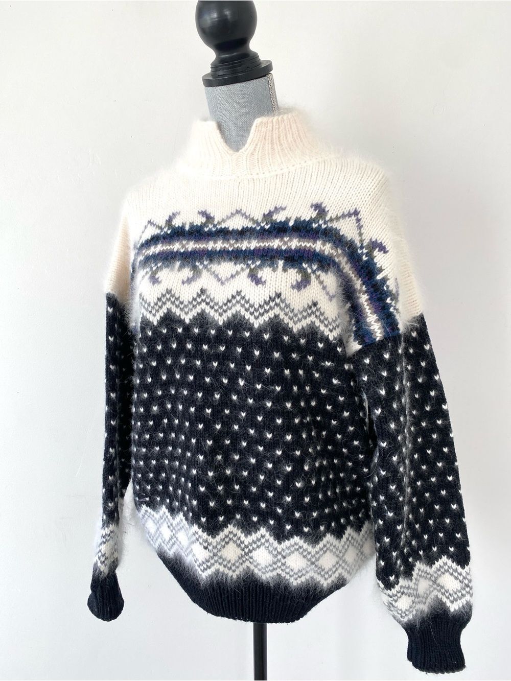 VTG Top Notch Knits Cream & Black Nordic Angora Wool Blend Sweater Sz L USA Made